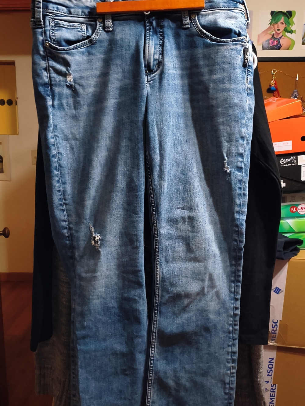 (33 x 31) Silver Jeans Suki Slim Bootcut pre distressed jeans